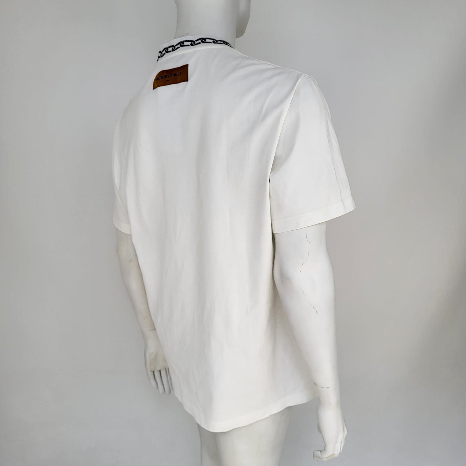 LOUIS VUITTON スタッフ ホワイト Tシャツ Louis Vuitton Men's White Cotton Chain Collar T-Shirt