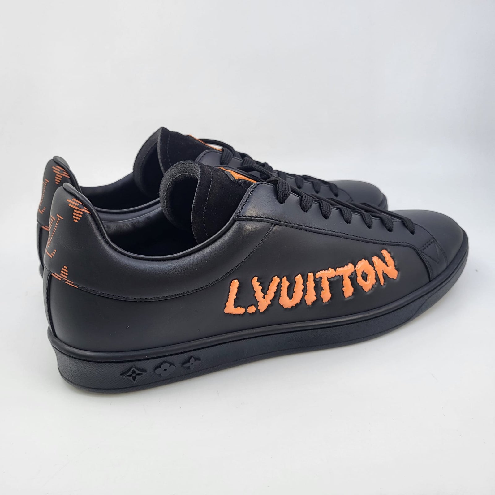 ✨LOUIS VUITTON スウェードshoes 26㎝✨ Louis Vuitton Men's Black & Orange Leather Luxembourg Samothrace