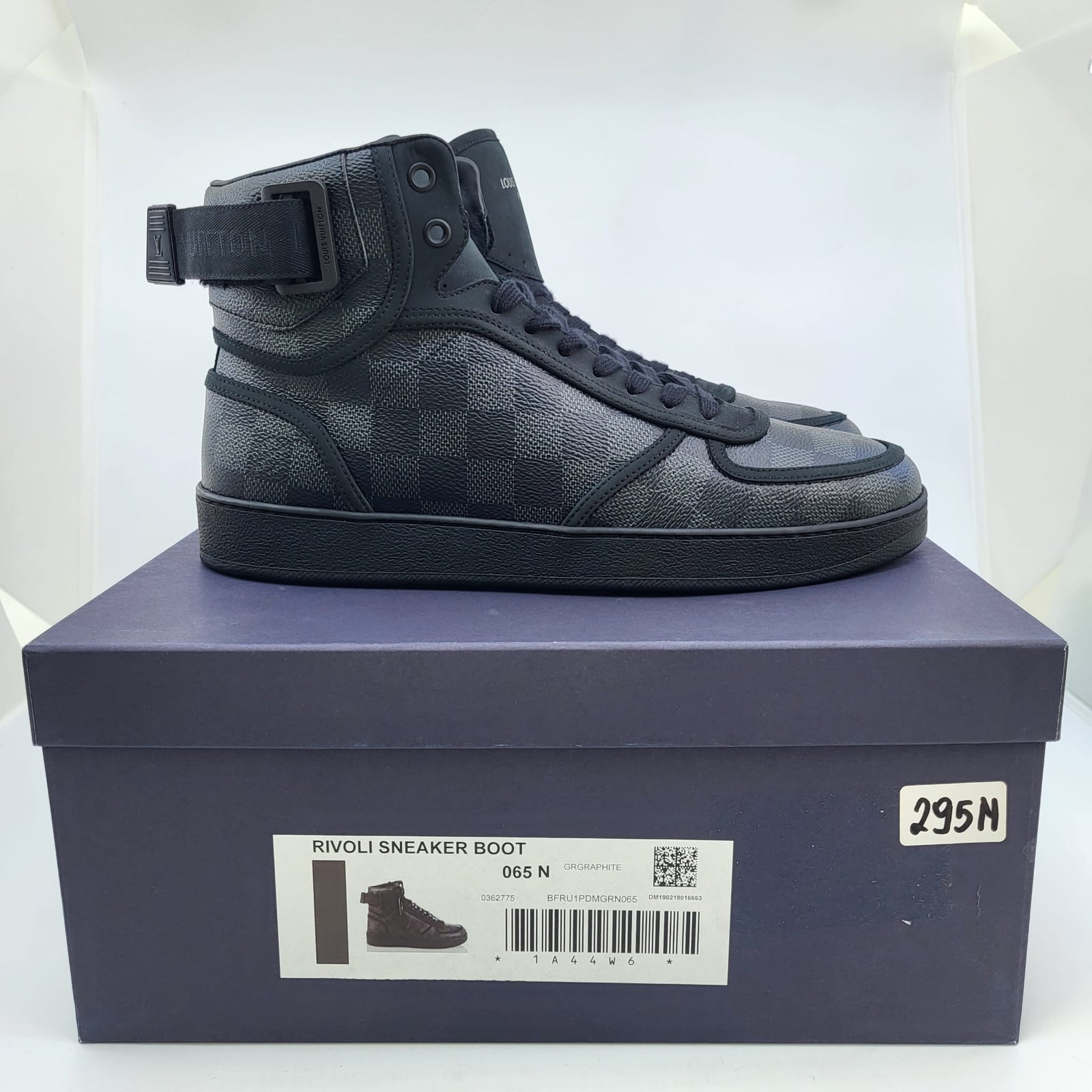 Louis Vuitton suede boot shoe size 10 lv us 11 made in Italy damier print winter A look at the Louis Vuitton Yeti for Fall/Winter 2025. The  main image 2