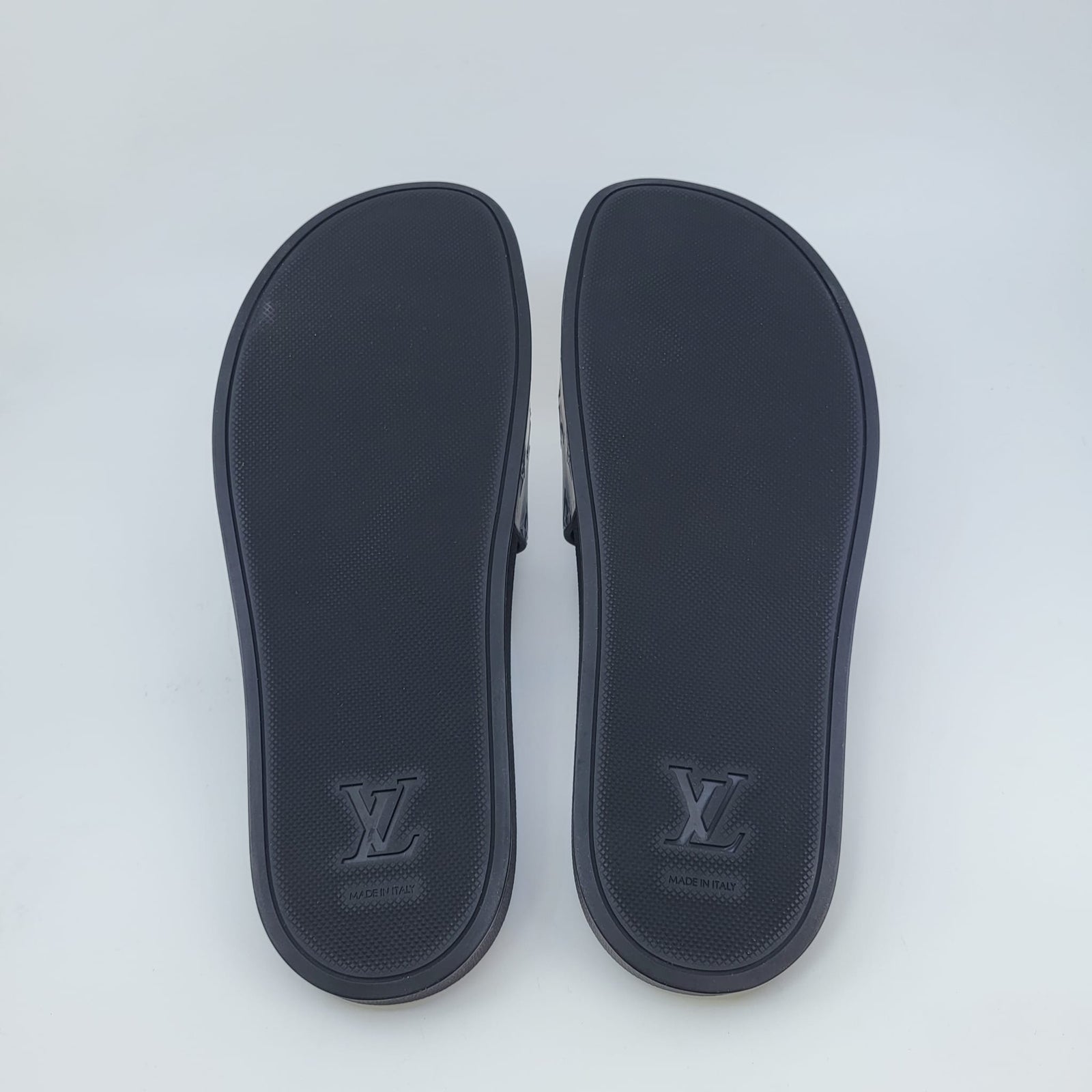 LV Waterfront Mule ★関税込 Louis Vuitton Men's Anthracite Monogram Empreinte Waterfront