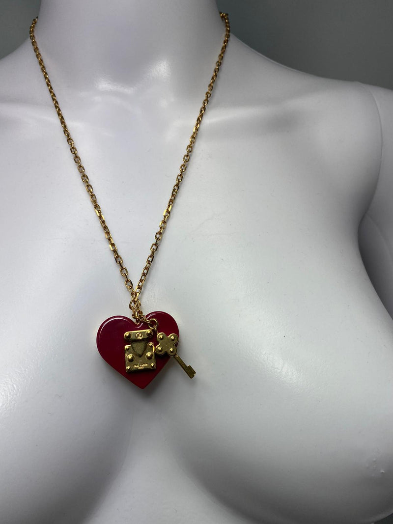 Louis Vuitton charm necklace heart gold