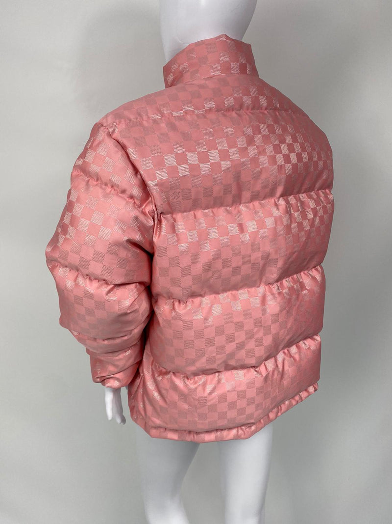 Eftermæle input fætter Louis Vuitton Women's Pink Polyester Short Down Jacket 1A5IBC – Luxuria &  Co.