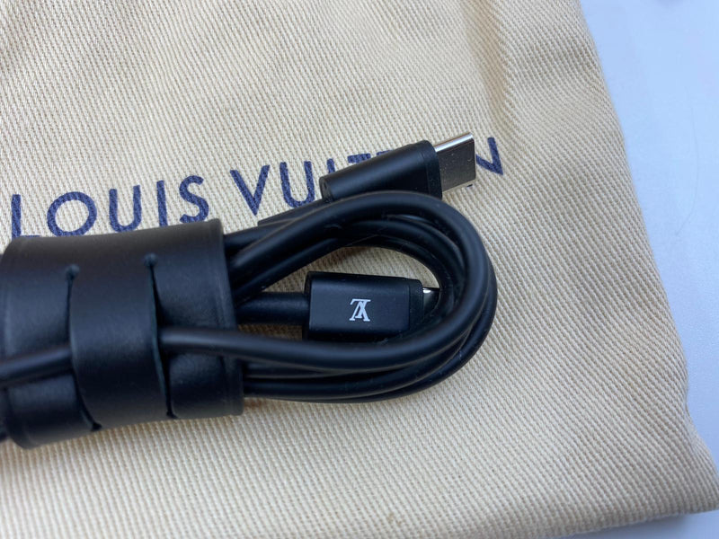 Louis Vuitton Monogram Horizon Wireless Bluetooth Headphones Earphones Set  White
