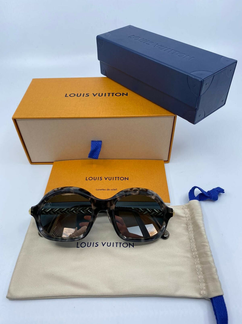 Louis Vuitton Belle de Jour Gray Tortoise Sunglasses - Luxuria & Co.
