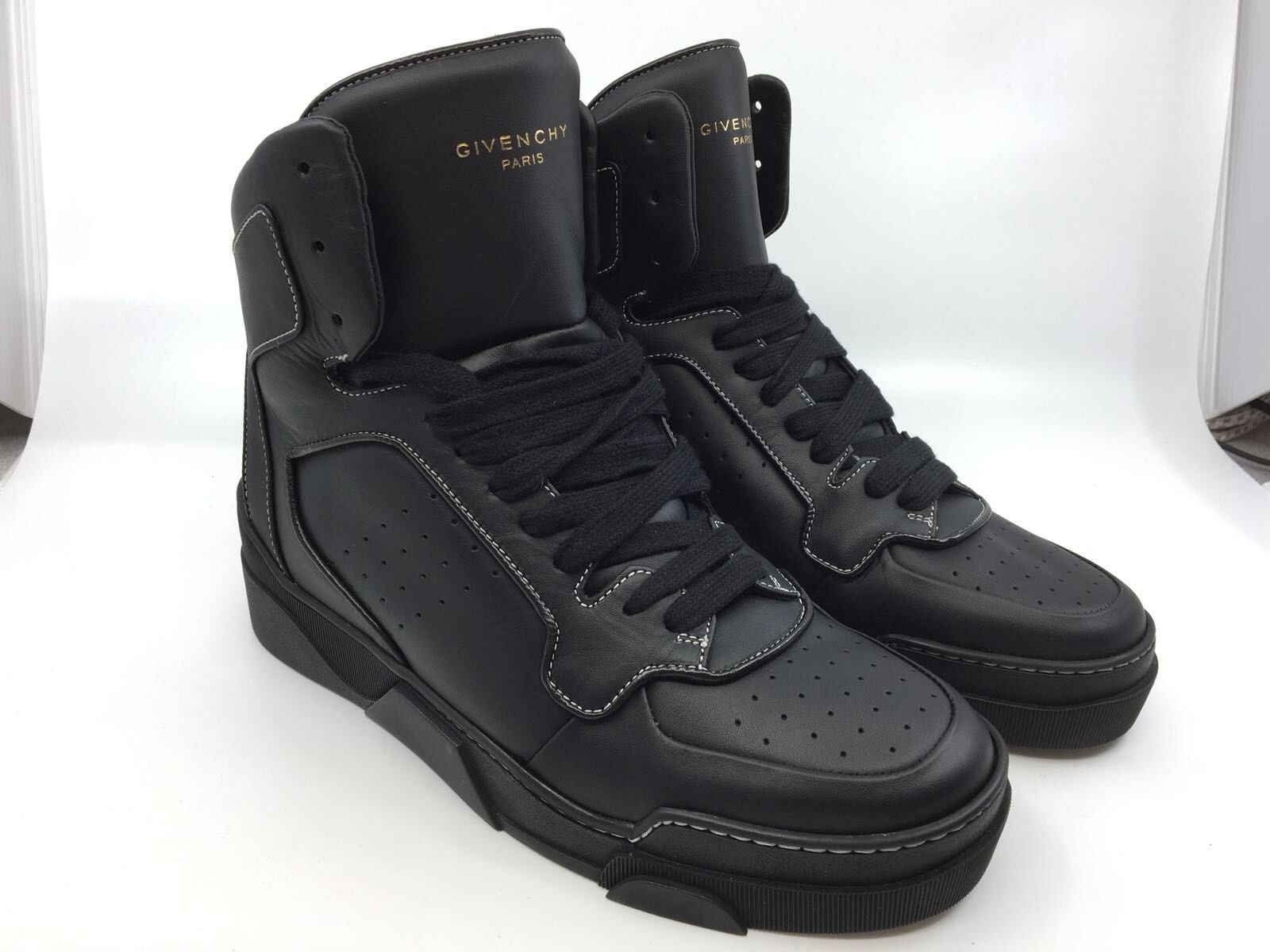 Givenchy Men's Black Leather Tyson II Sneaker – Luxuria & Co.