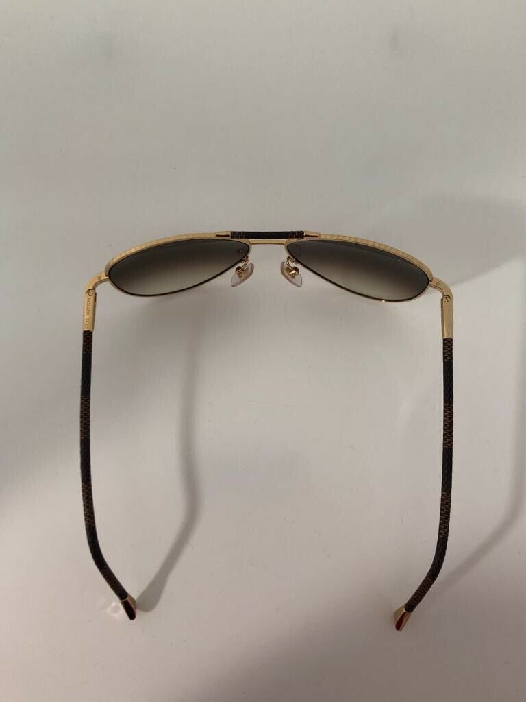 Men Louis Vuitton Conspiration Pilote  Louis vuitton mens sunglasses, Louis  vuitton sunglasses, Louis vuitton men