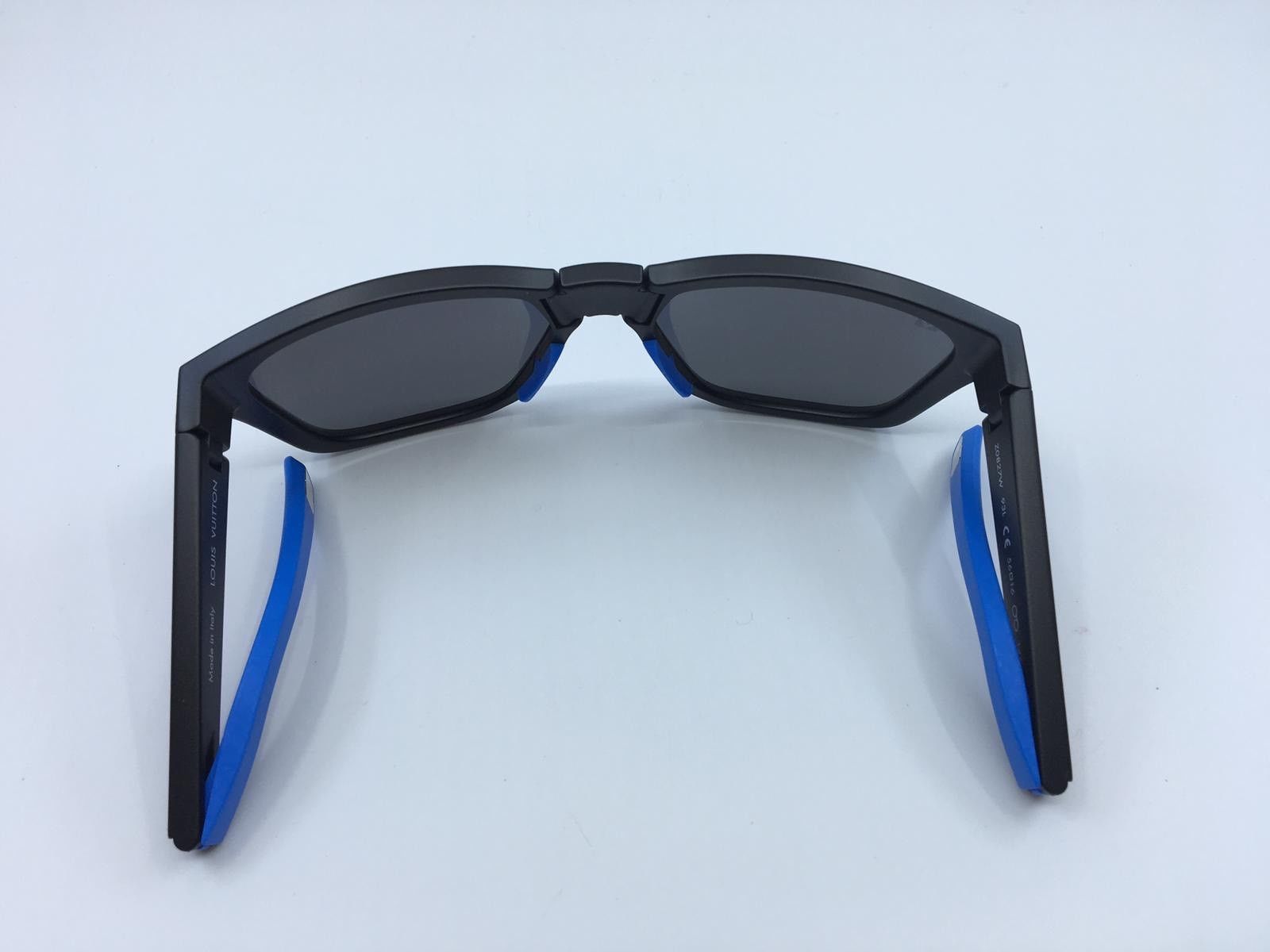 Louis Vuitton Men's Black Regatta Pliante Black Sunglasses Z0827W
