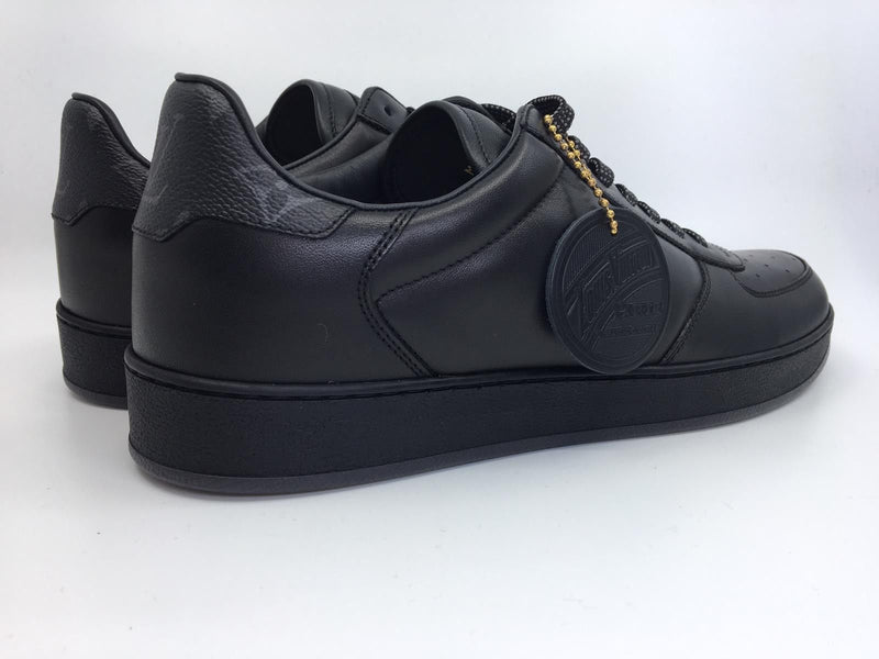Louis Vuitton Monogram Sneakers 100% Authentic Size 7.5LV / 9 US