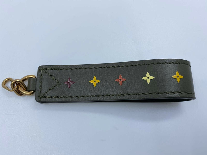 Louis Vuitton Women's Green Leather New Wave Zip Pull / Keychain – Luxuria  & Co.