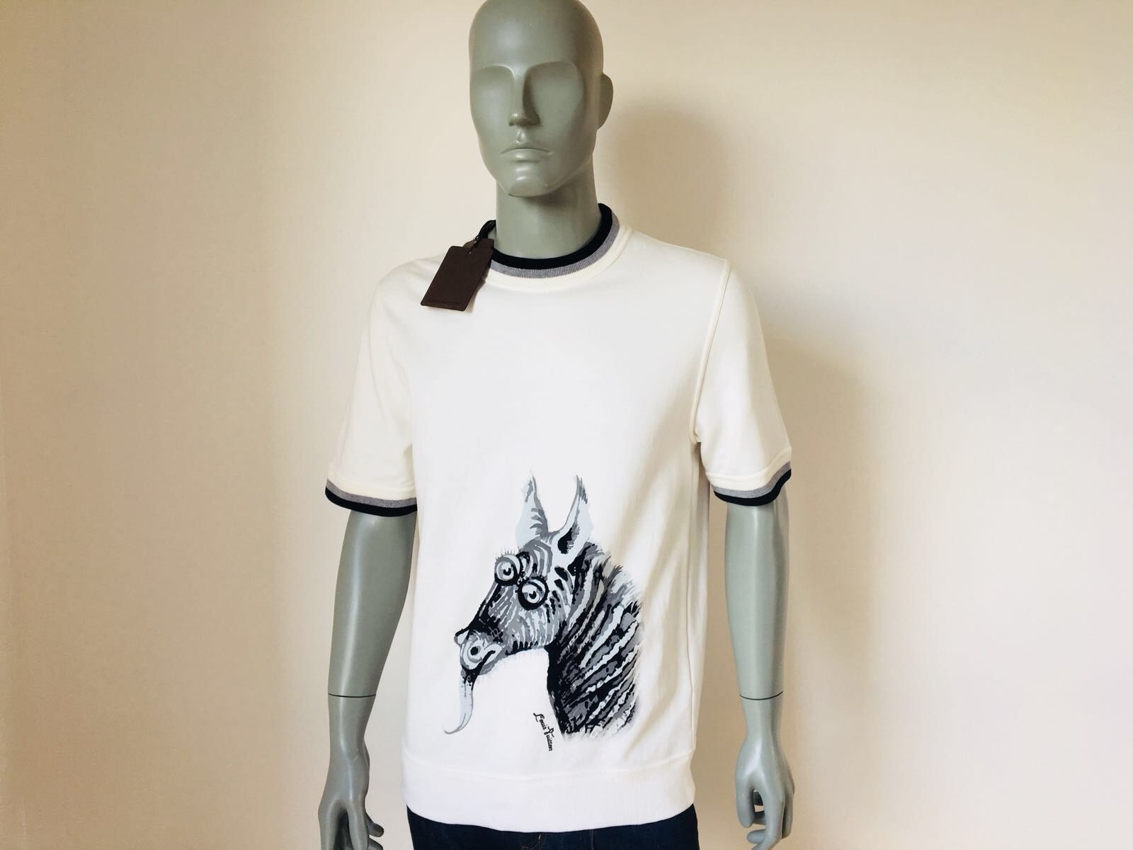 Louis Vuitton Men's Cream Cotton Chapman Zebra T-Shirt – Luxuria & Co.
