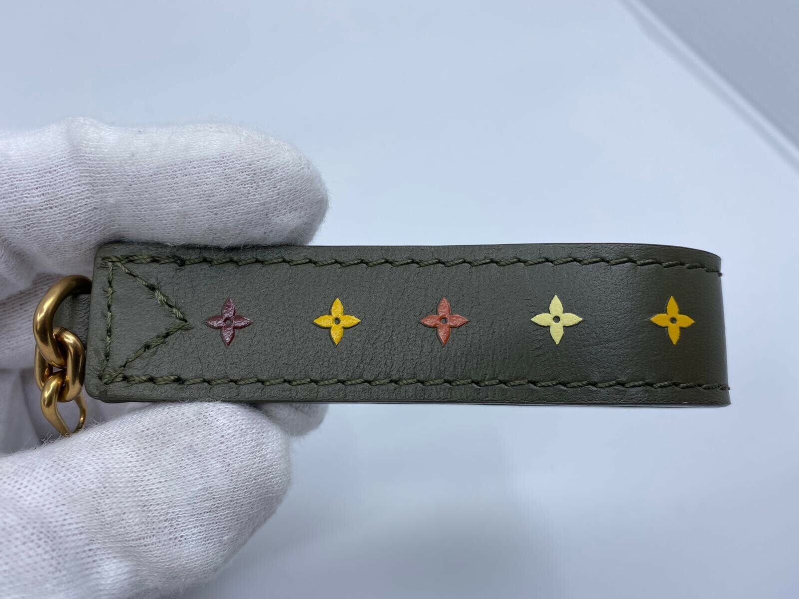 LOUIS VUITTON レザー ストラップ Louis Vuitton Women's Green Leather New Wave Zip Pull / Keychain