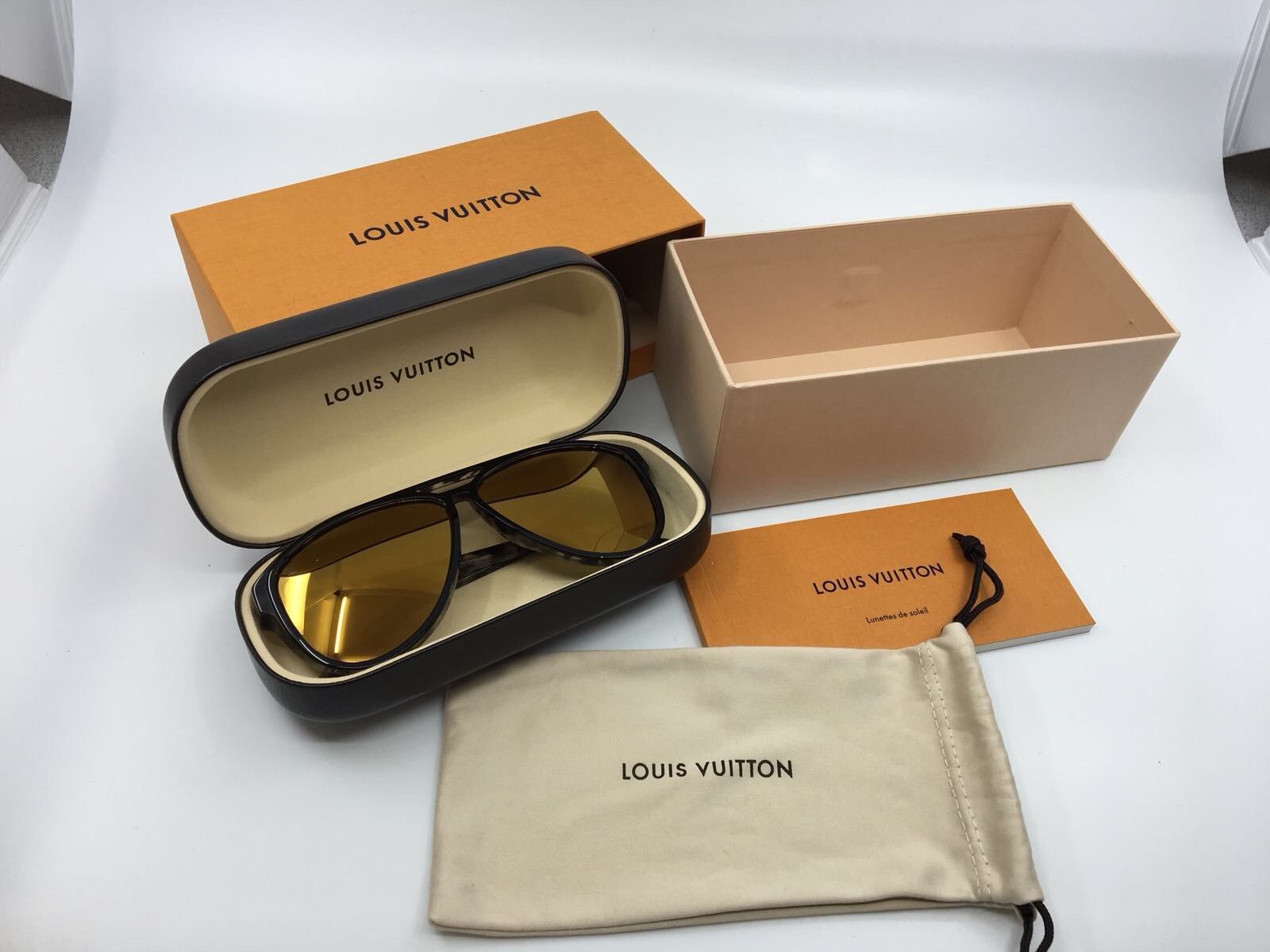 Louis Vuitton Men's Gray Mowani Tortoise Sunglasses Z2302W