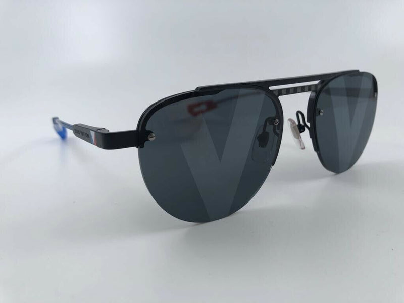 Louis Vuitton LV Shadow Square Sunglasses Black Plastic. Size U