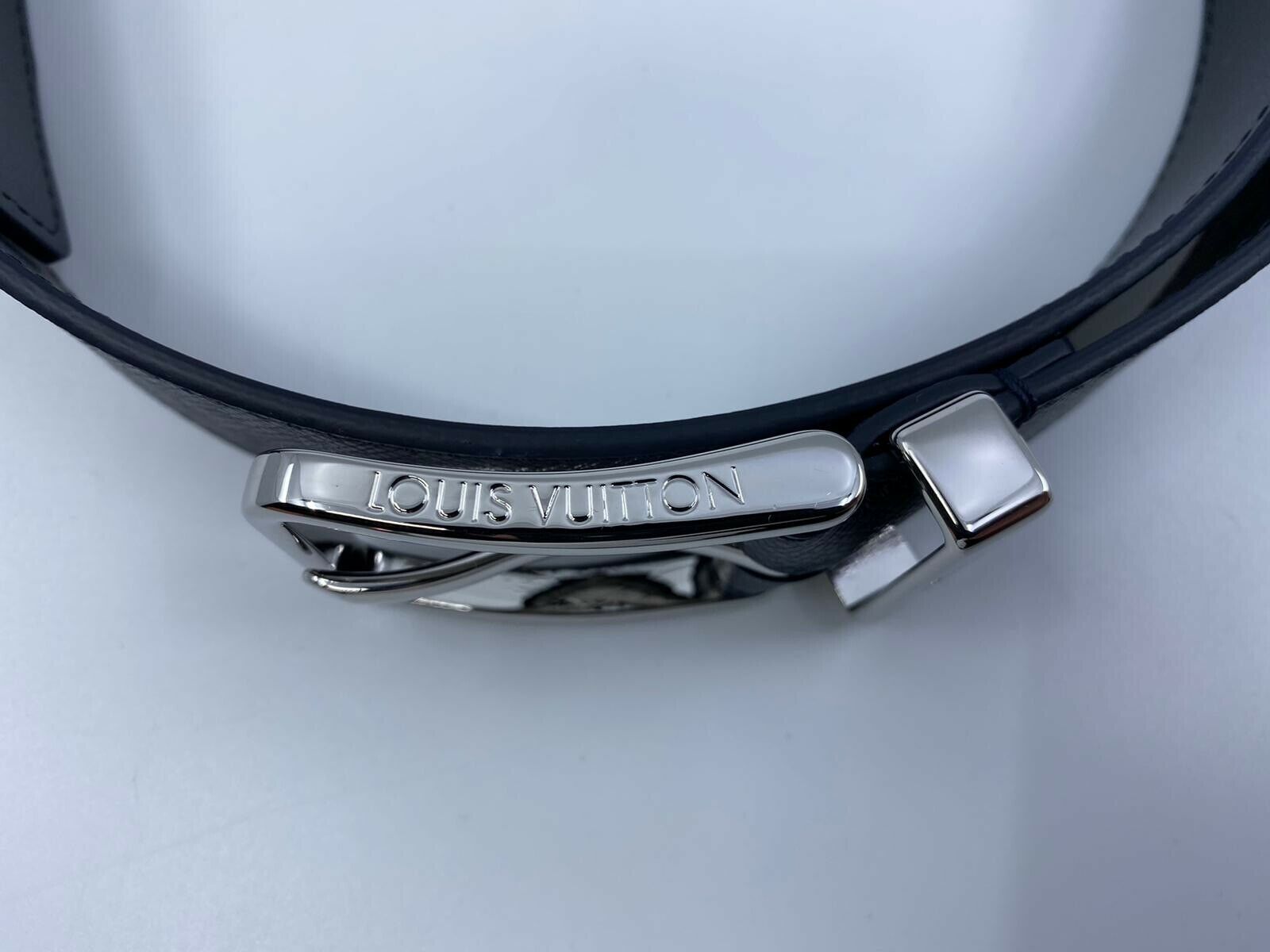 Louis Vuitton キャンプ Louis Vuitton Men's Navy Taiga Leather Pont Neuf Belt M9451