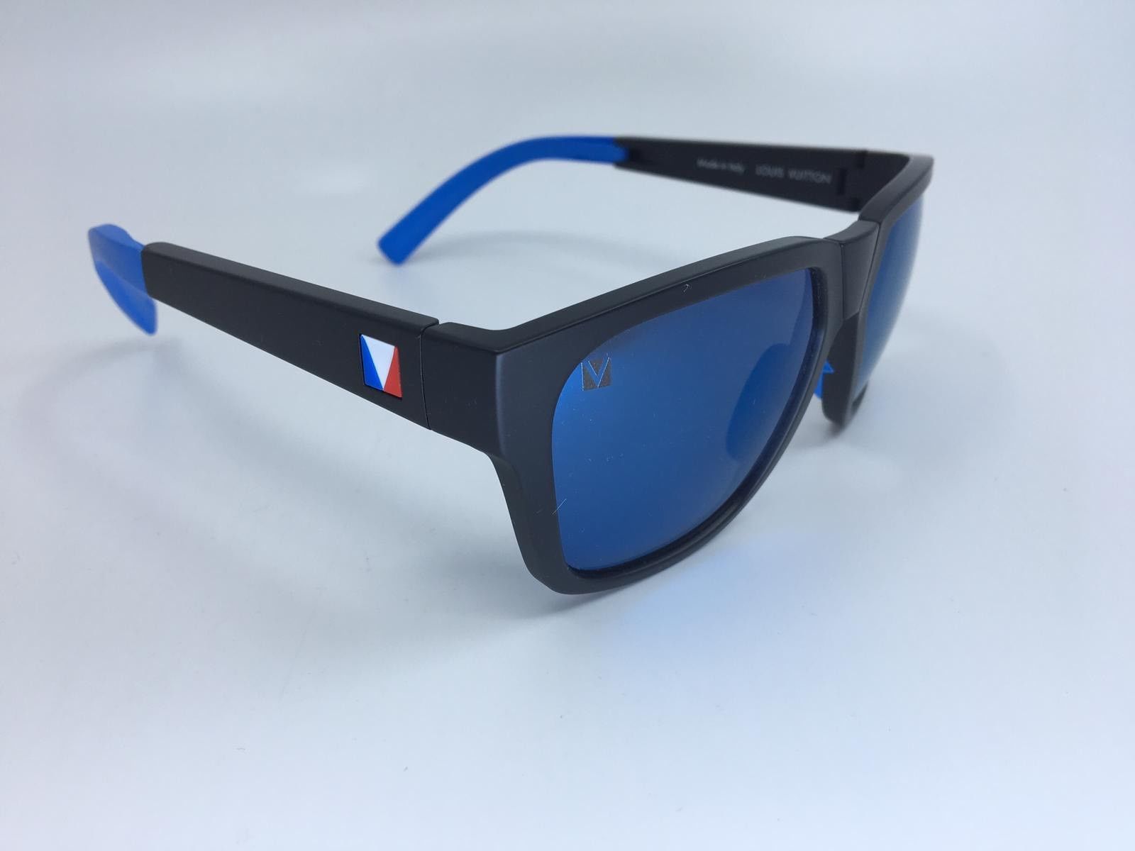 Louis Vuitton Men's Black Regatta Pliante Black Sunglasses Z0827W