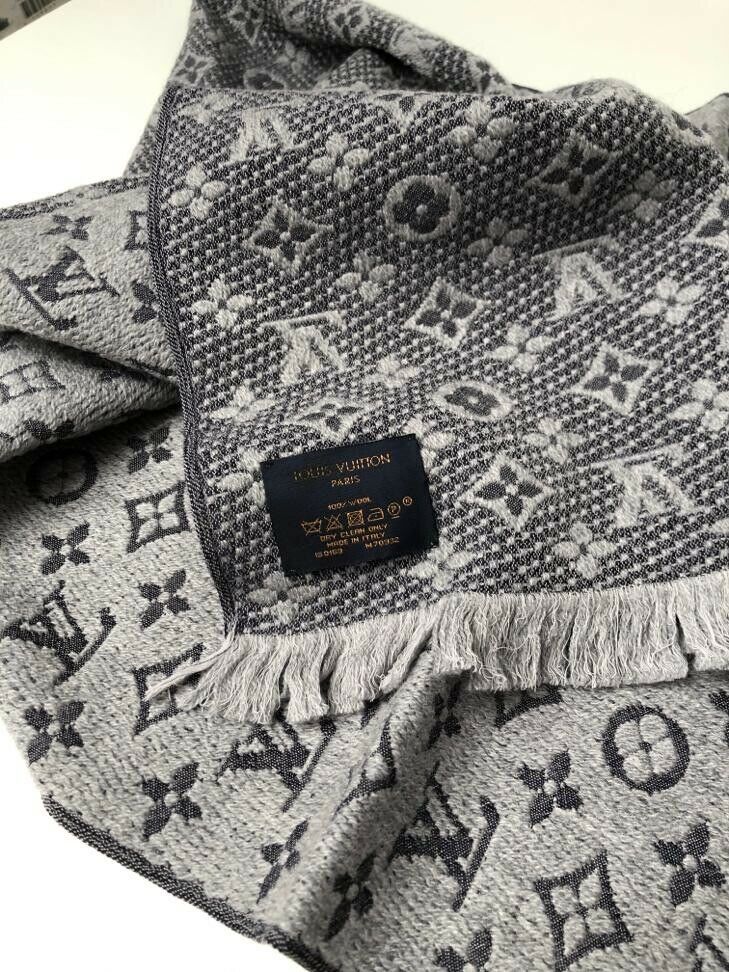 Louis Vuitton Men's Gray Wool Monogram Classic Scarf M70932 – Luxuria & Co.