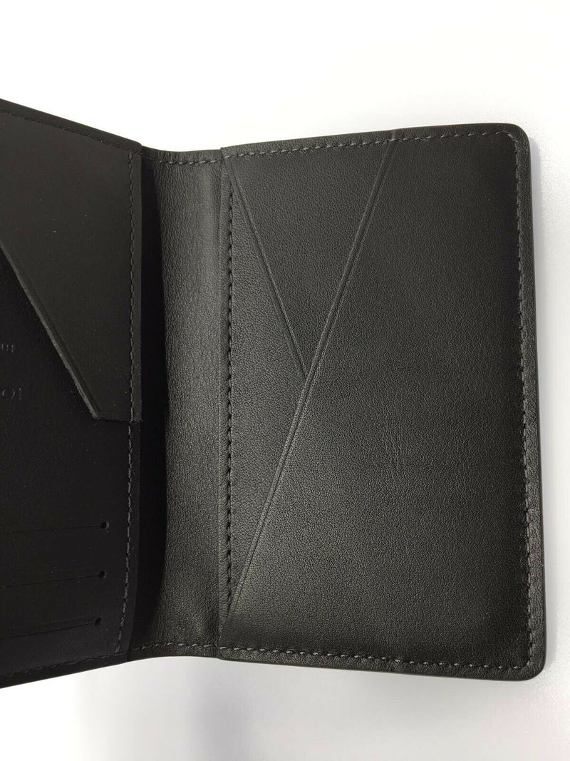 Louis VUITTON : wallet, card holder and checkbook holder…