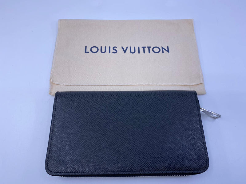 Louis Vuitton Taiga Zippy Organizer Wallet Veltical Long Purse