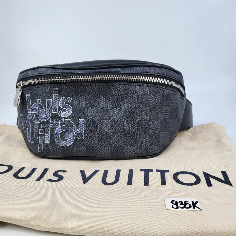 Louis Vuitton Men's Campus Bumbag Damier Graphite N40295 – Luxuria