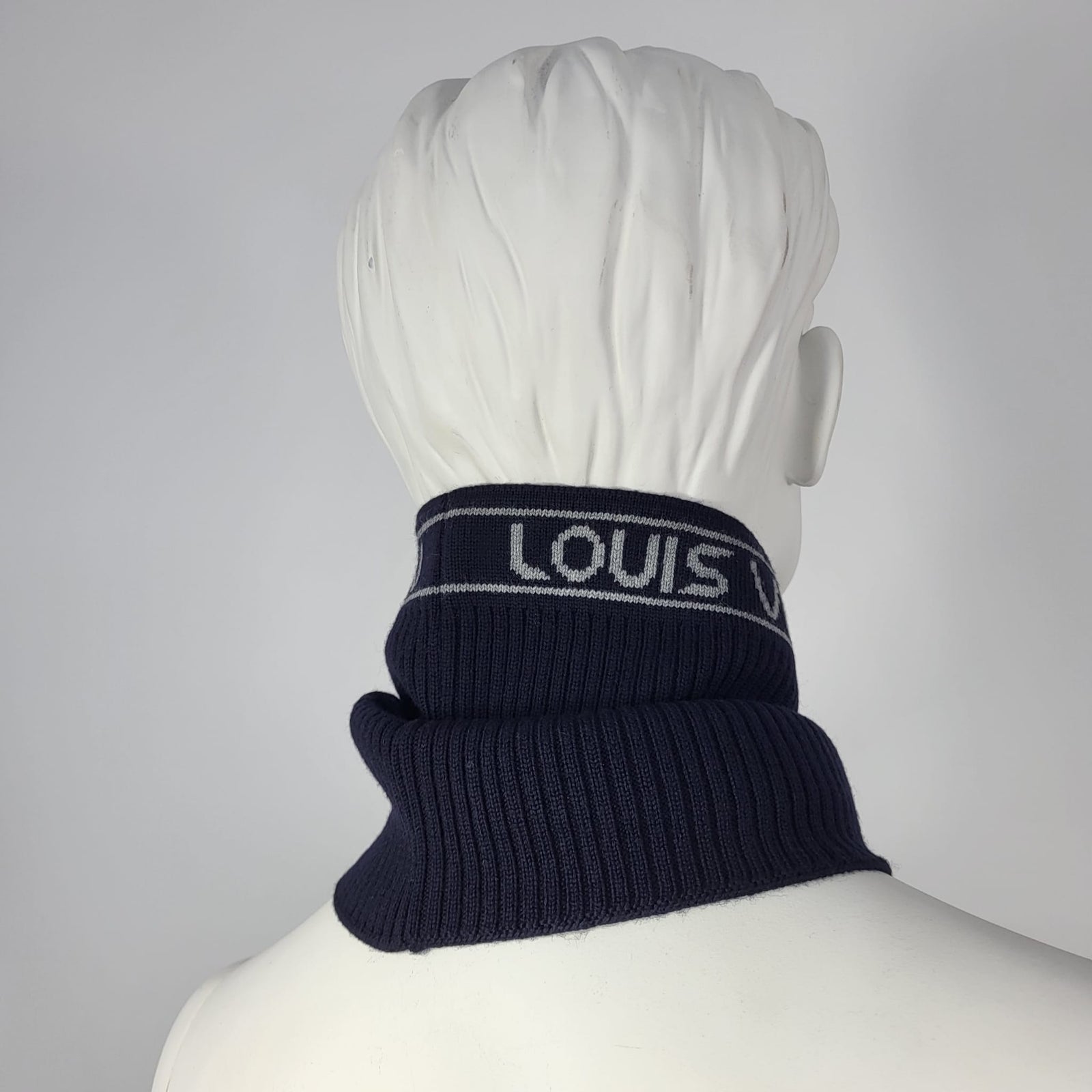 Louis Vuitton Men's Navy Wool Gravity Neck Warmer MP2237 – Luxuria