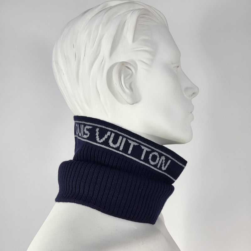 Louis Vuitton Men's Navy Wool Gravity Neck Warmer MP2237 – Luxuria & Co.
