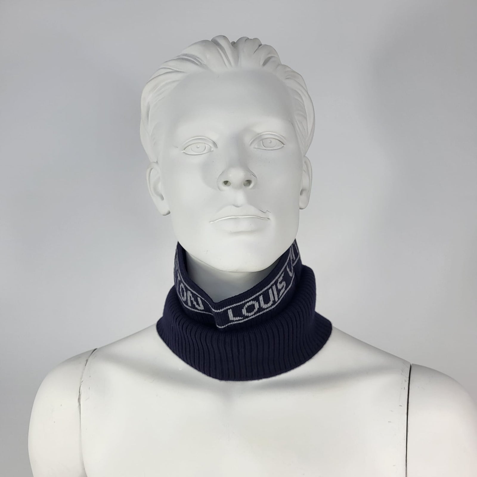 Louis Vuitton Men's Navy Wool Gravity Neck Warmer MP2237 – Luxuria & Co.