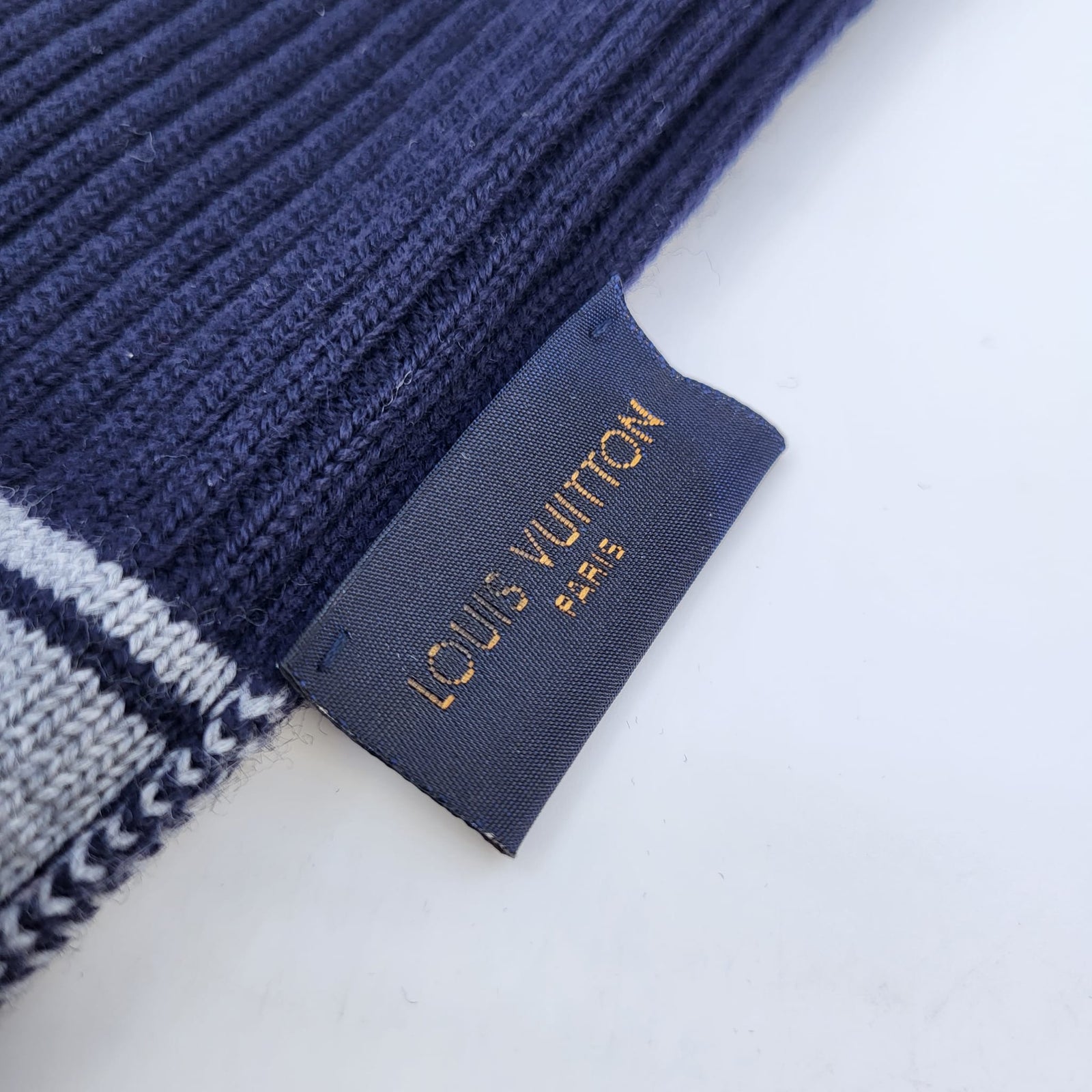 Louis Vuitton Men's Navy Wool Gravity Neck Warmer MP2237 – Luxuria