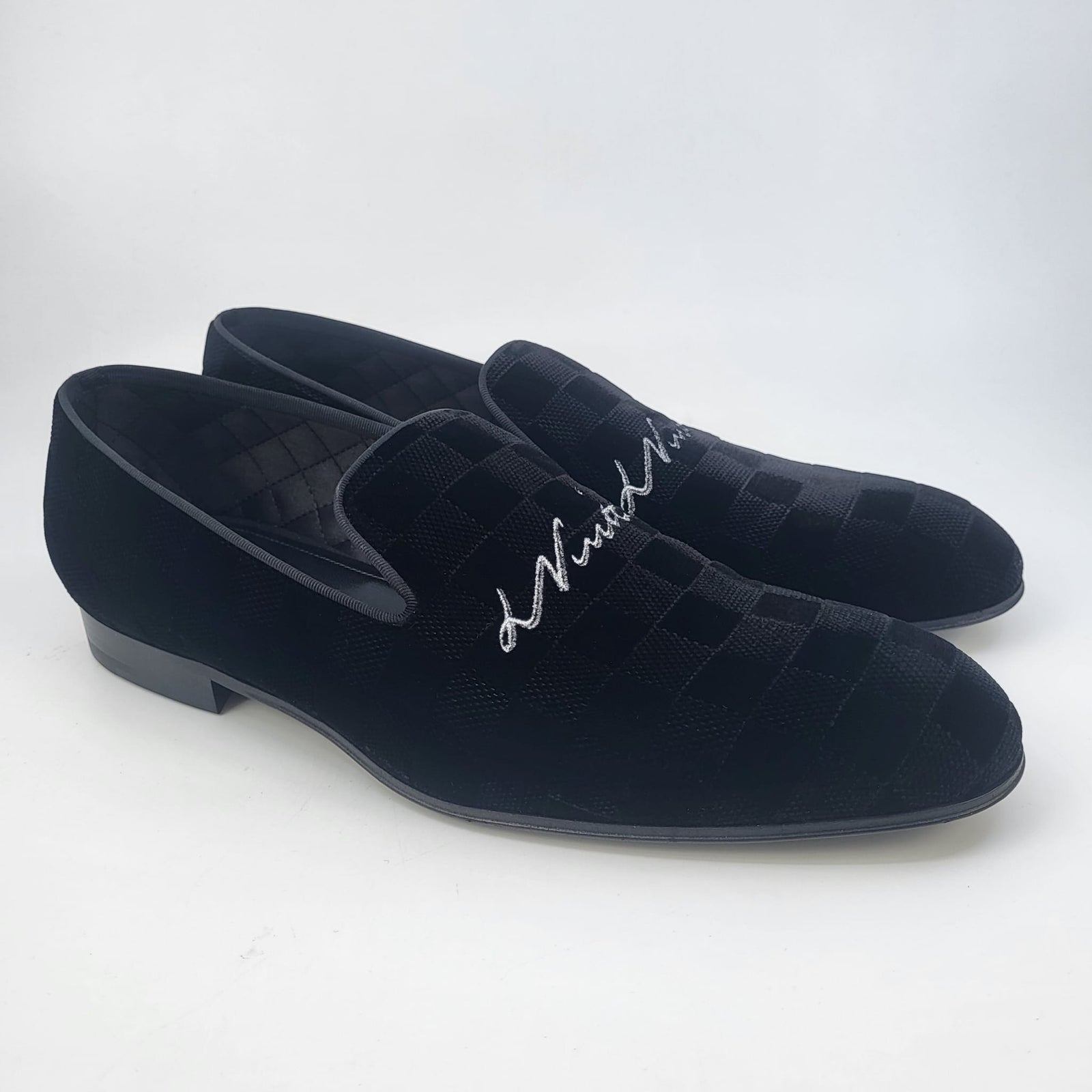 Louis Vuitton
LV Monogram Velvet Dress Loafers
Men\'s Size: LV 10 / US 11 Louis Vuitton Moccasin Blue Casual Shoes for Men for sale | eBay main image 2