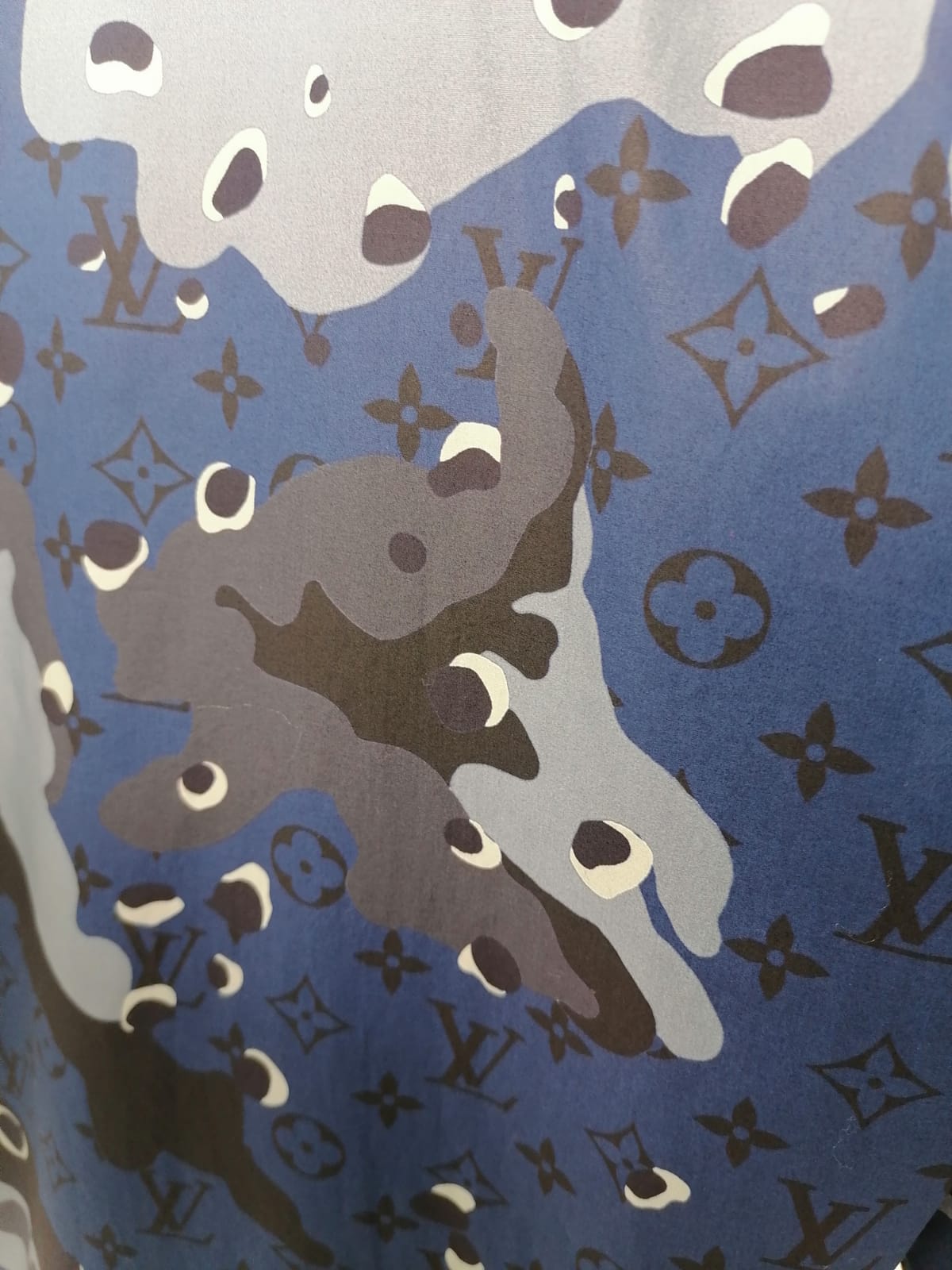 Louis Vuitton Men's Navy Cotton Camo DNA Shirt – Luxuria & Co.