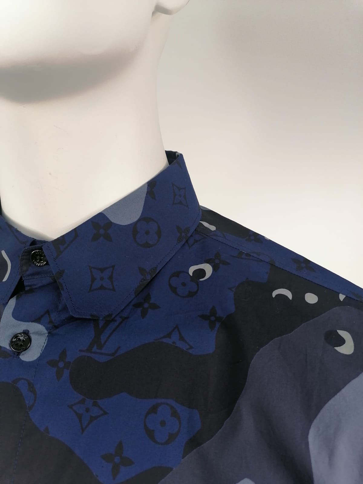 LOUIS VUITTON　モノグラム　DNAカラー　シャツ Louis Vuitton Men's Navy Cotton Camo DNA Shirt – Luxuria & Co.