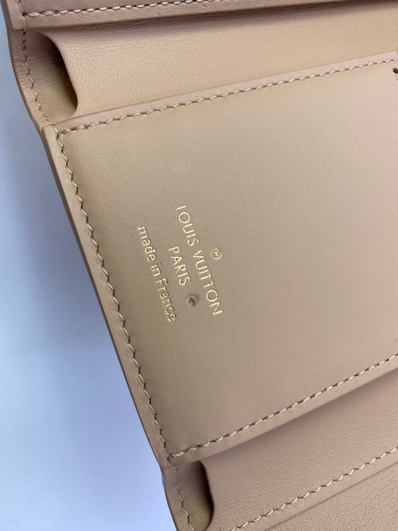 Louis Vuitton Capucines Wallet 360933
