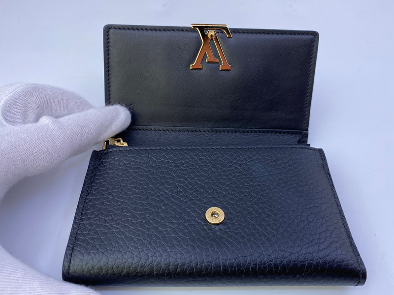 LOUIS VUITTON Capucines Compact Wallet Noir 0219M