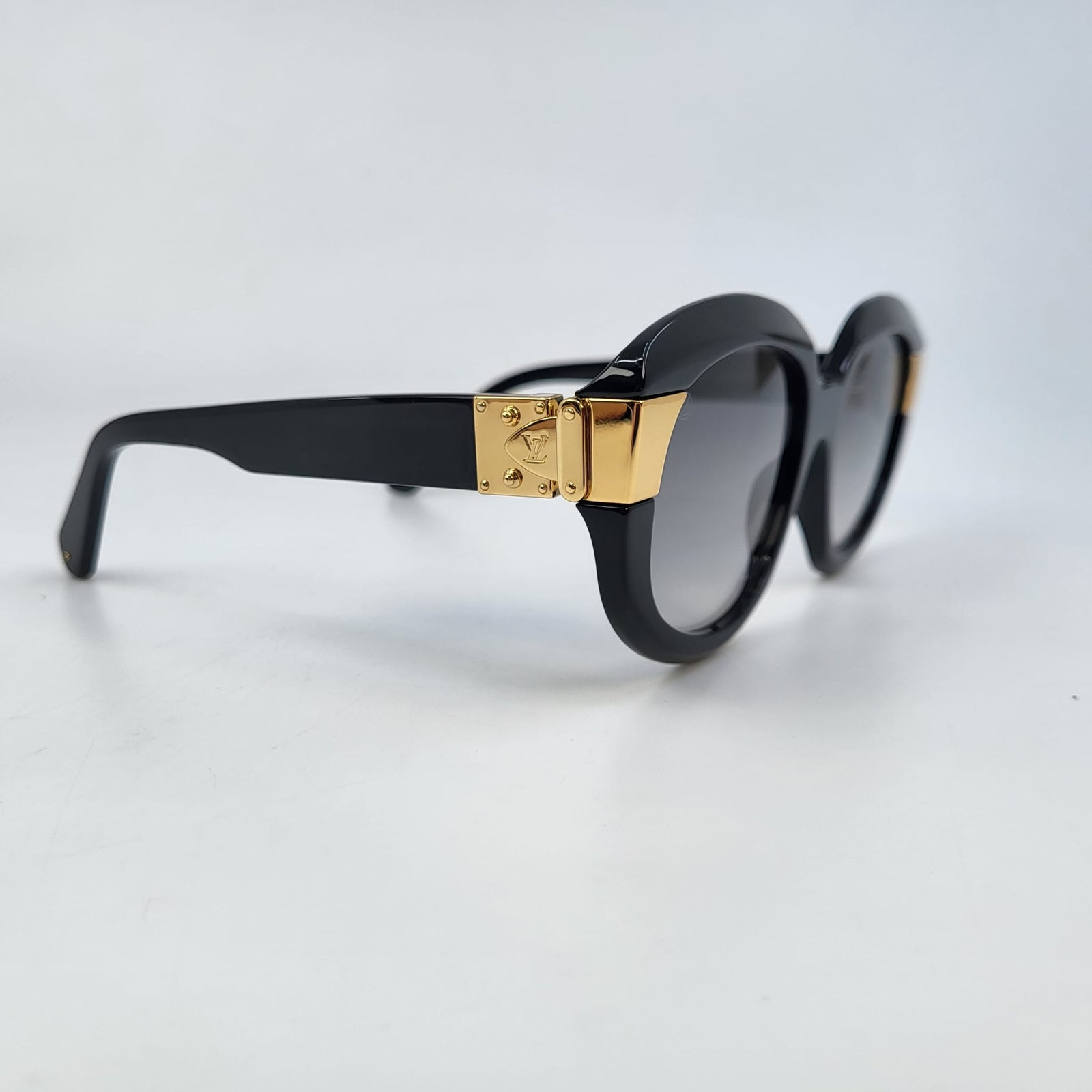 Louis Vuitton Women's Charade Black W Sunglasses Z1391W – Luxuria