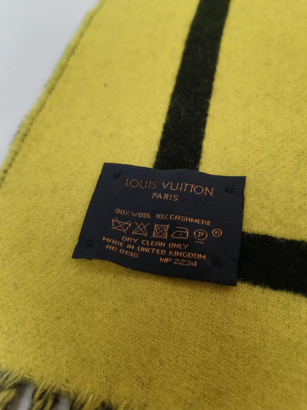 Louis Vuitton Men's Black & Yellow Wool Cashmere City Gravity
