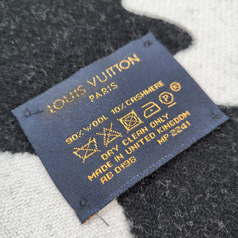 Louis Vuitton Men's Gray & Black Wool Reversible Scarf City LV  Satellite MP2241
