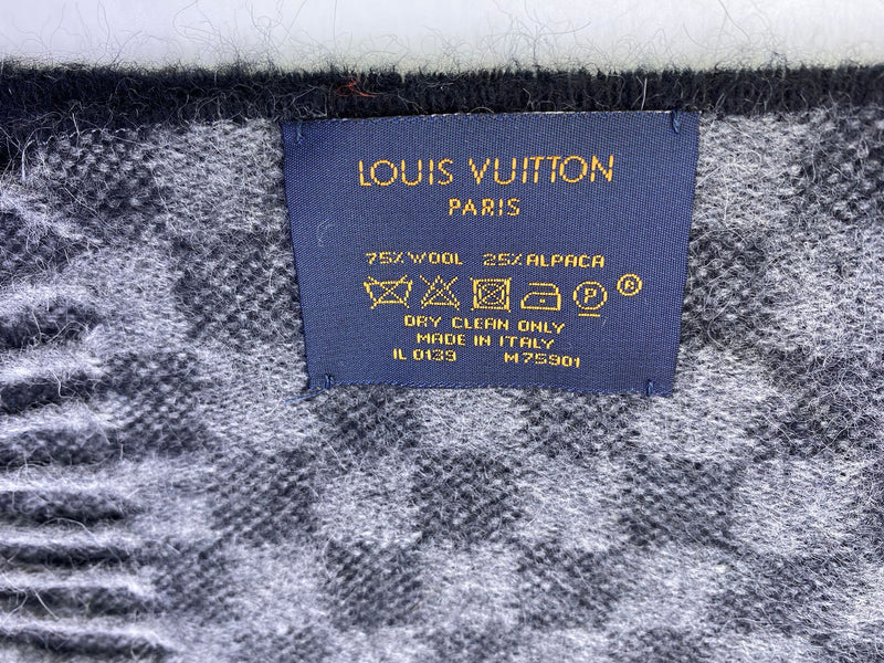 Louis Vuitton Damier Men Graphite Set Scarf Beanie & Lambskin