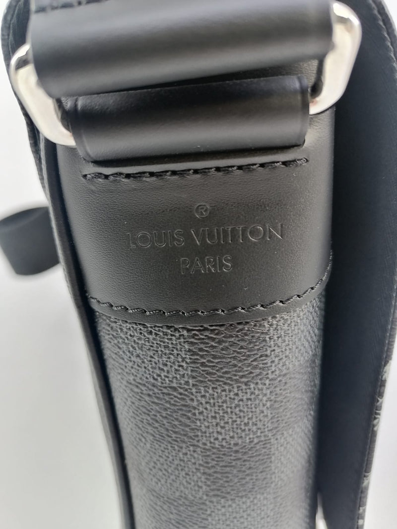 Louis Vuitton 2019 pre-owned Maps District Messenger PM Bag - Farfetch