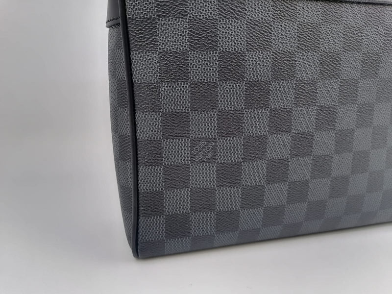 Louis Vuitton Damier Graphite District PM - Black Messenger Bags, Bags -  LOU731785