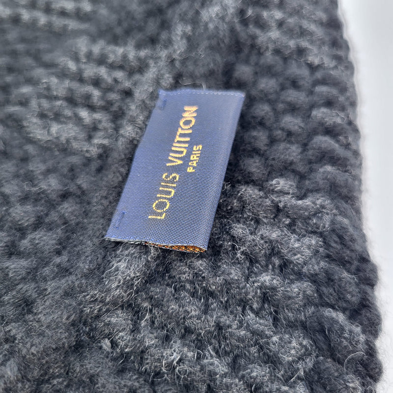 Louis Vuitton Men's Black Cashmere Damier Helsinki Hat – Luxuria & Co.