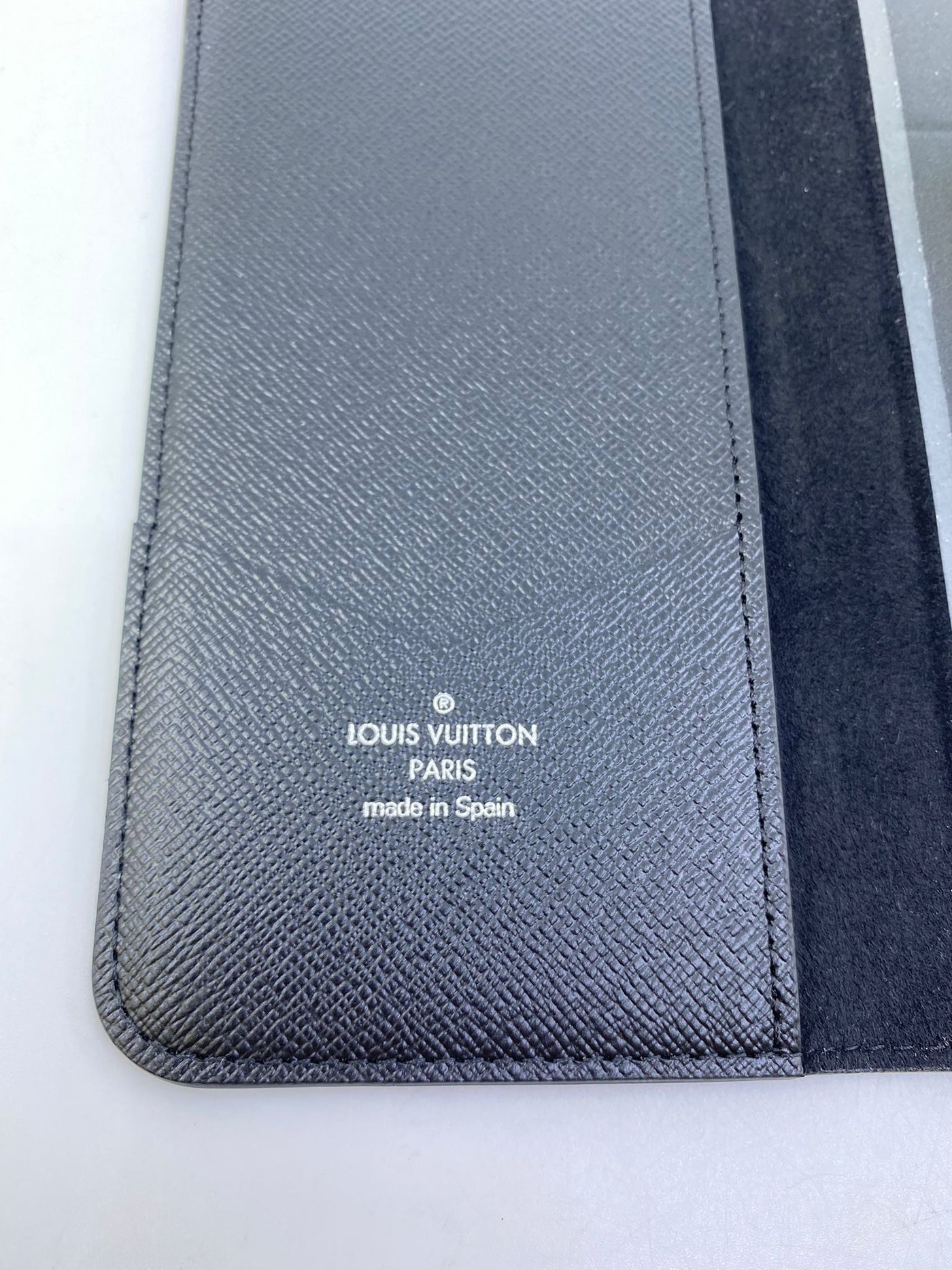 LOUIS VUITTON - ヴィトンiphoneXR Louis Vuitton Monogram Eclipse Canvas iPhone XR Folio Case