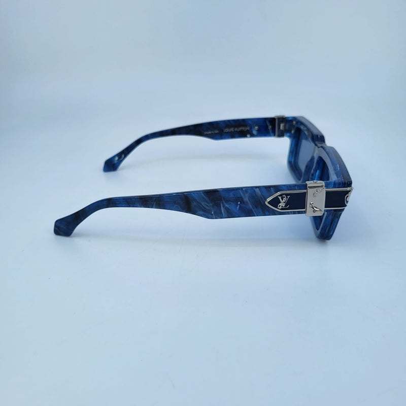 LOUIS VUITTON Square sunglasses LV BLADE Blue Mint condition