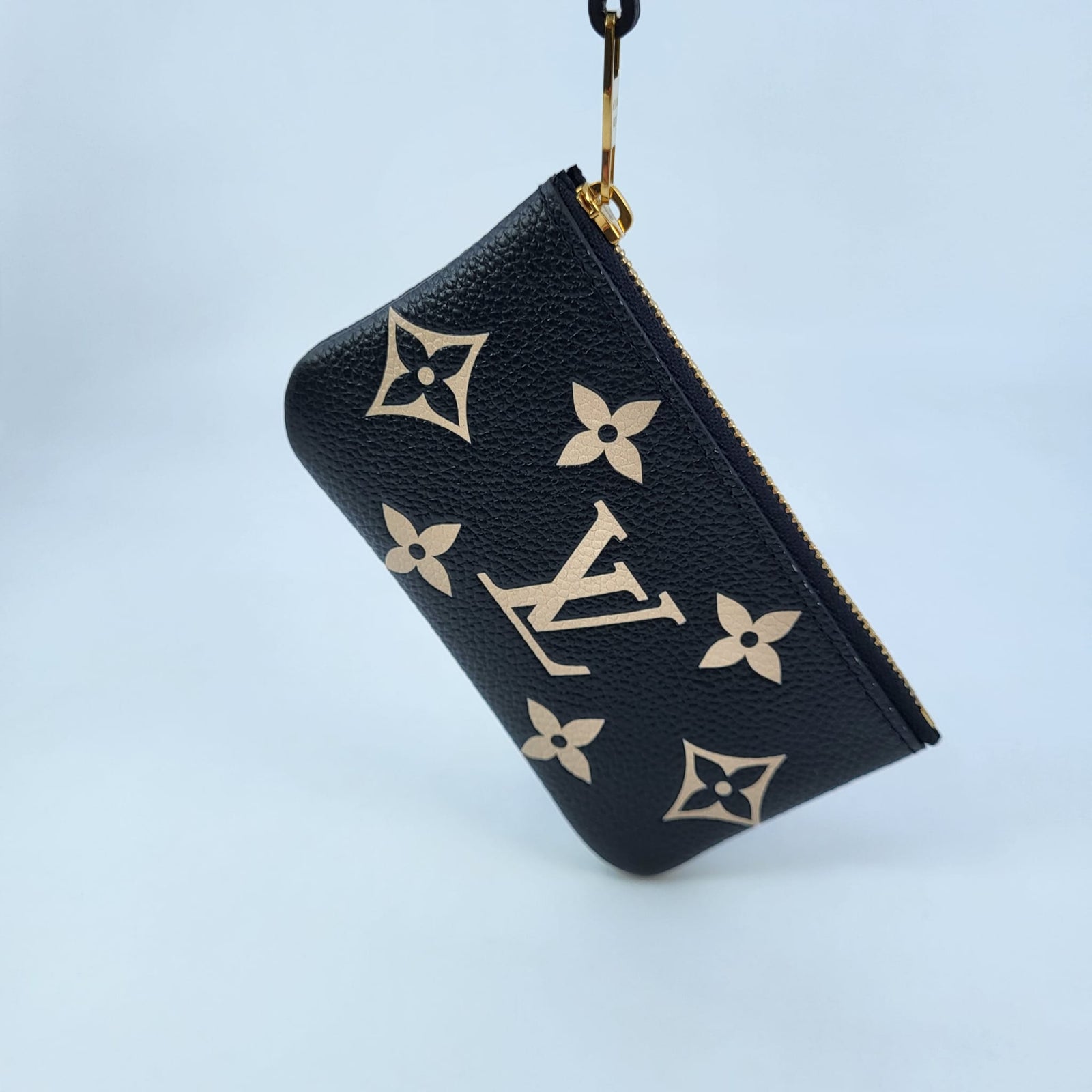 LouisVuittonKeyPouch16_1600x.