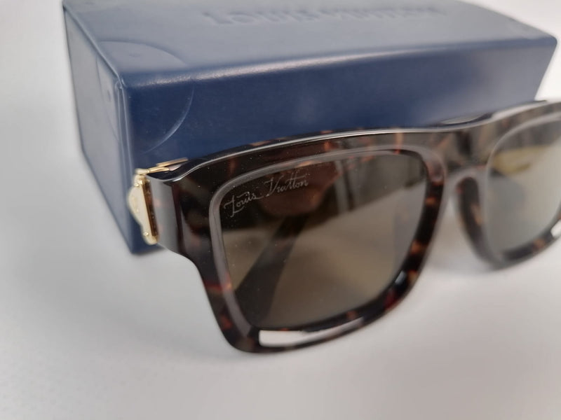Louis Vuitton Men's Brown Acetate LV City Tortoise E Sunglasses Z1193E –  Luxuria & Co.