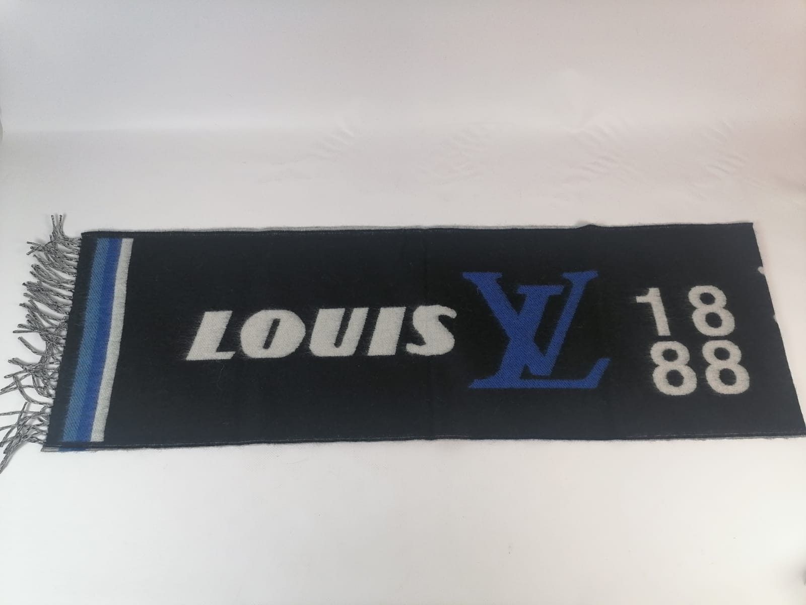 Louis Vuitton Men's Black Wool & Cashmere LV Forward Scarf M73439