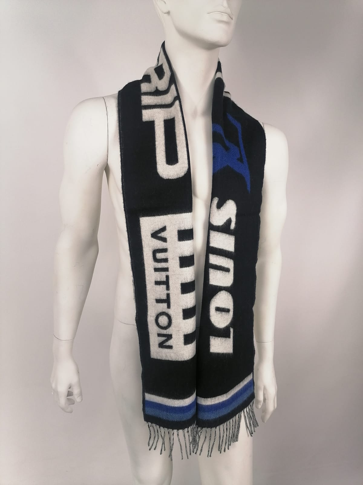 Louis Vuitton Men's Black Wool & Cashmere LV Forward Scarf M73439