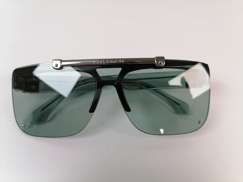Louis Vuitton Men's Graphite Green LV Show Sunglasses Z1195W