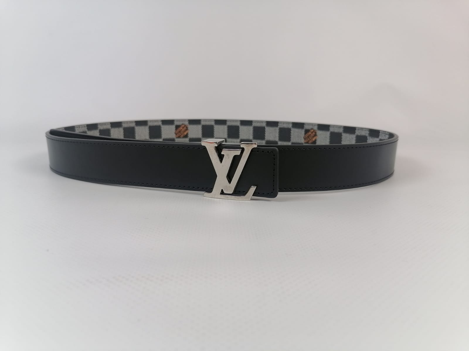 Louis Vuitton チェック柄 レザーベルト LOUIS VUITTON チェック柄レザーベルト ベルト・LV イニシャル