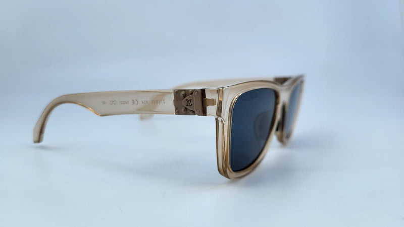 Louis Vuitton LV Moon Cat Eye Sunglasses Cream Acetate. Size E