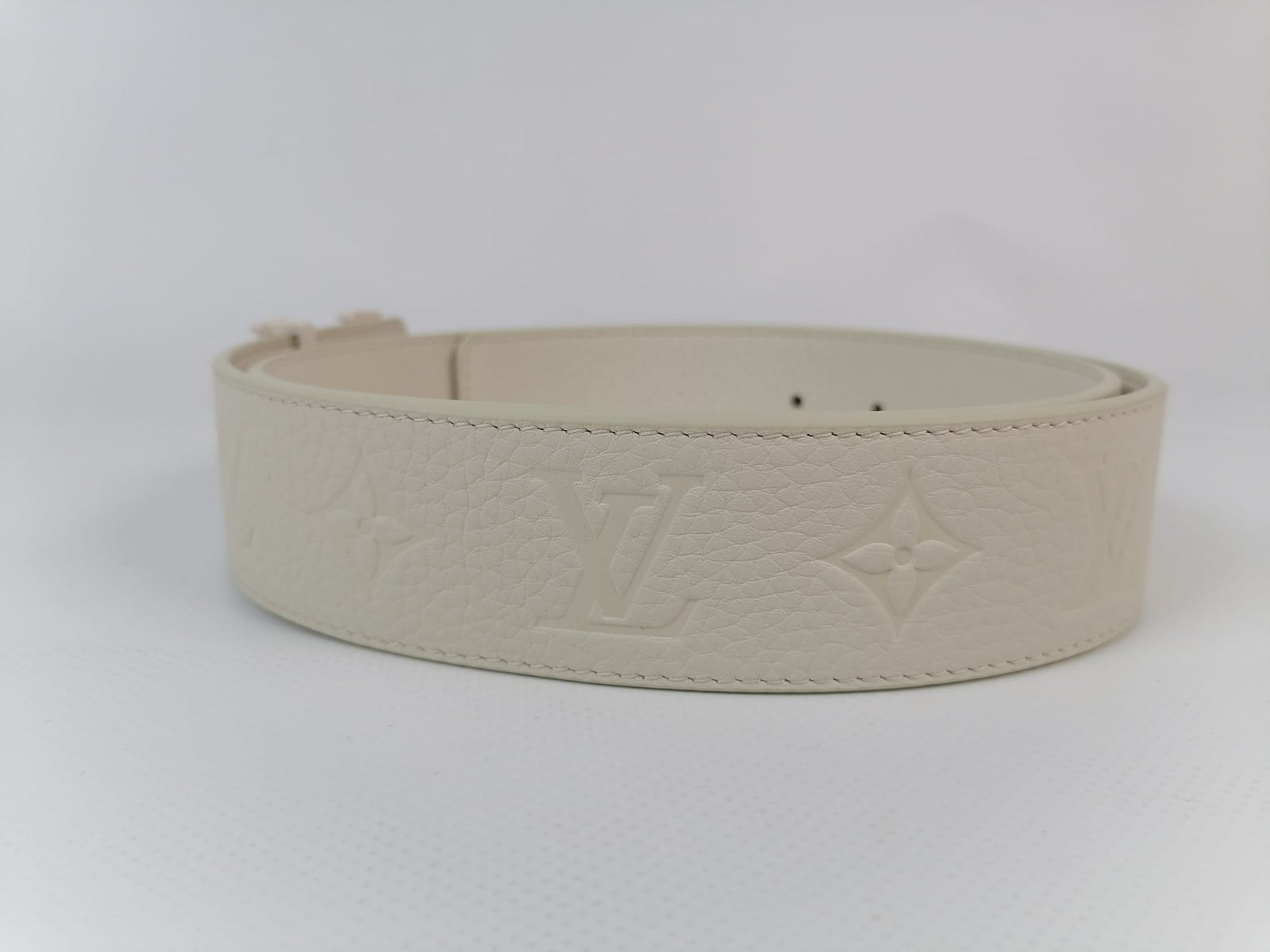 Louis Vuitton ホワイト　ラバーベルト Louis Vuitton Men's Off-White Monogram Empreinte LV Initials Shape