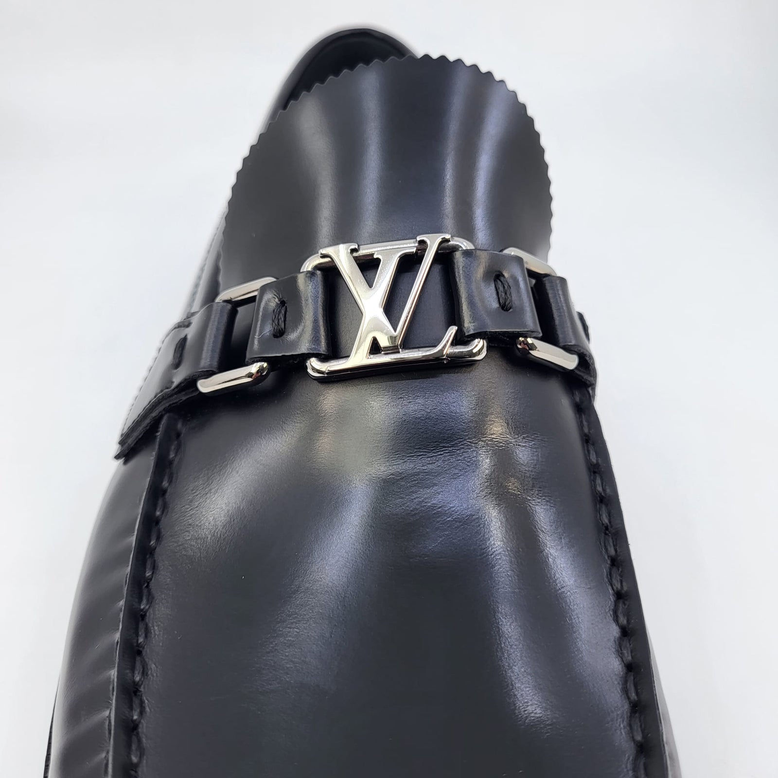 Louis Vuitton Men's Black Leather Major Loafer – Luxuria & Co.